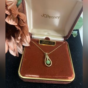 vintage 14k GF Jade/Pear necklace